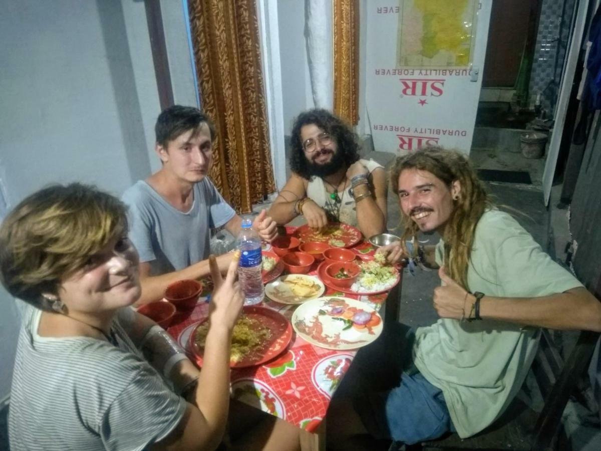 Atathi Niwas Guest House For Backpackers And Travellers Sziliguri Kültér fotó